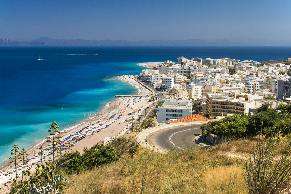 ギリシャ政府、横行する観光開発を規制しようと試みる