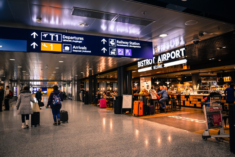 フィンランドの空港、旅客数は増加するもパンデミック前の水準を下回る