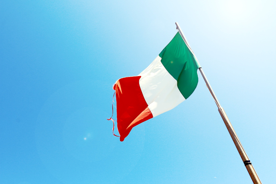 イタリアの2024年就労ビザ抽選に60万人以上の応募が殺到